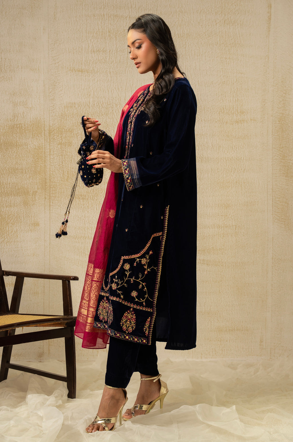 UNSTITCHED EMBROIDERED SUIT