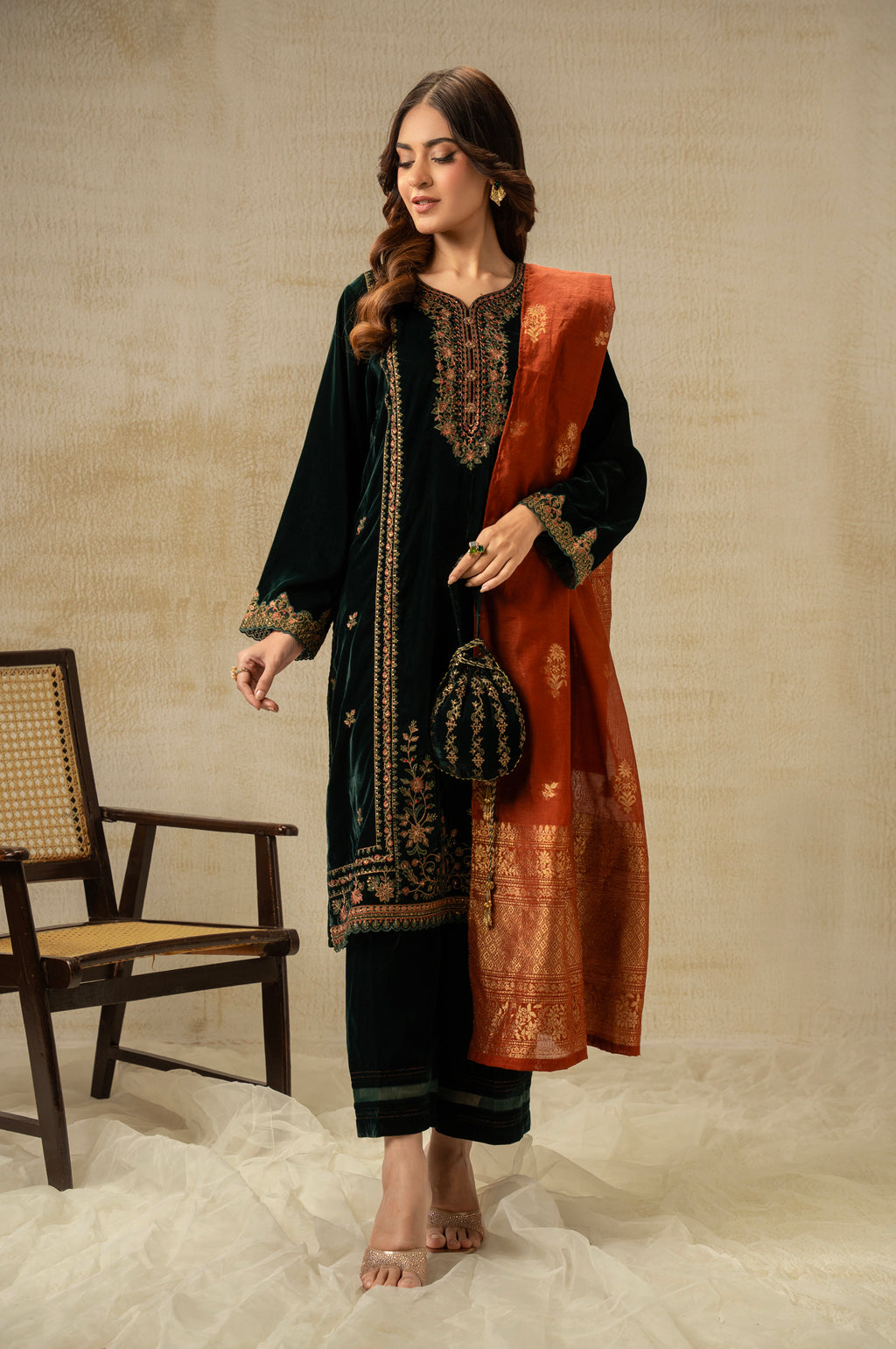 UNSTITCHED EMBROIDERED SUIT