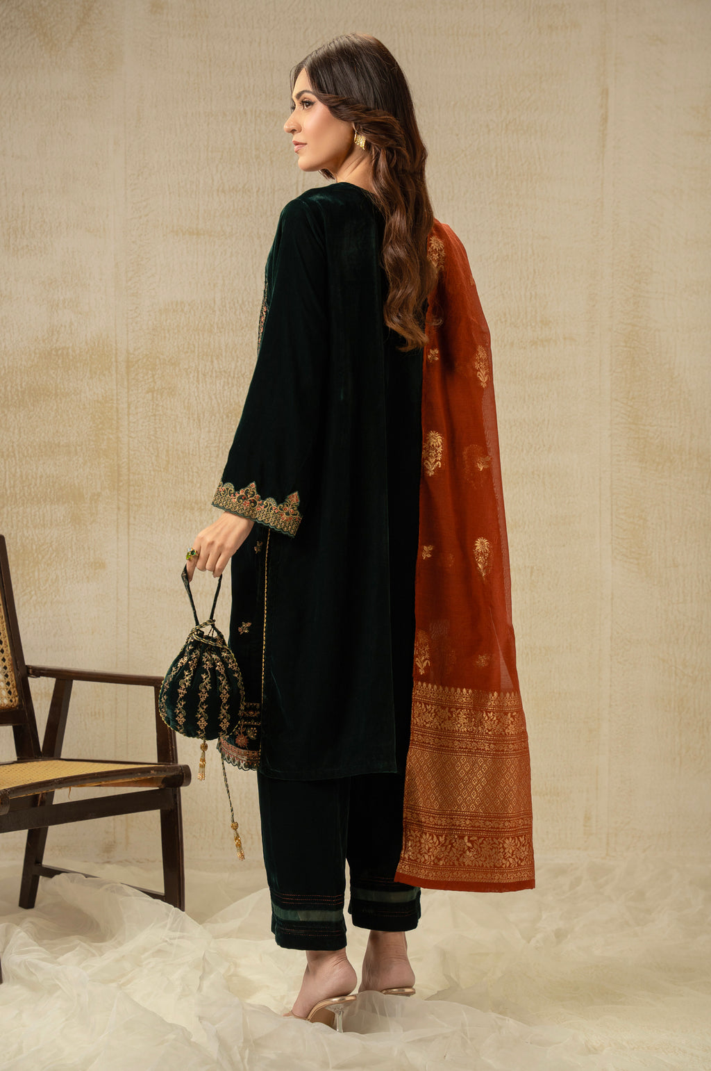 UNSTITCHED EMBROIDERED SUIT