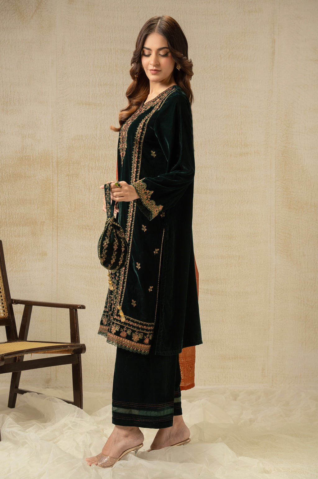 UNSTITCHED EMBROIDERED SUIT