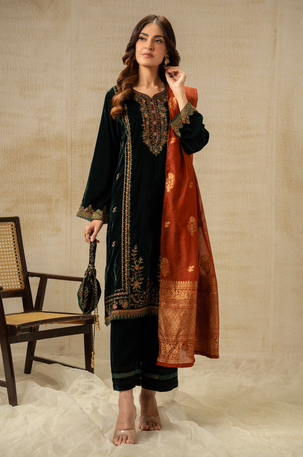 UNSTITCHED EMBROIDERED SUIT