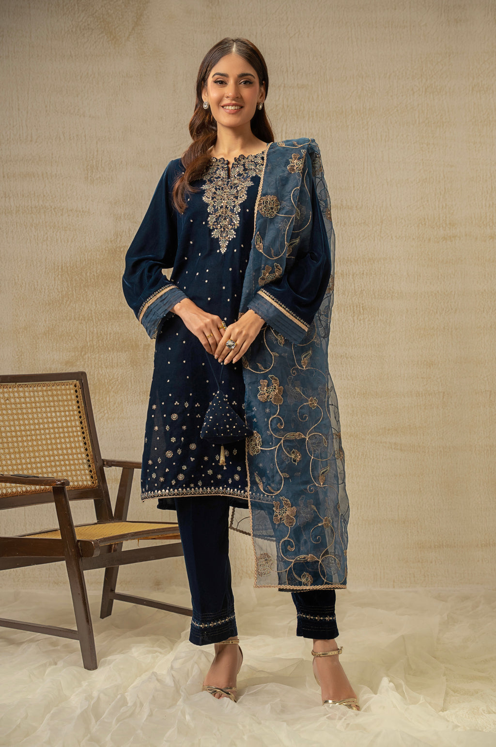 UNSTITCHED EMBROIDERED SUIT