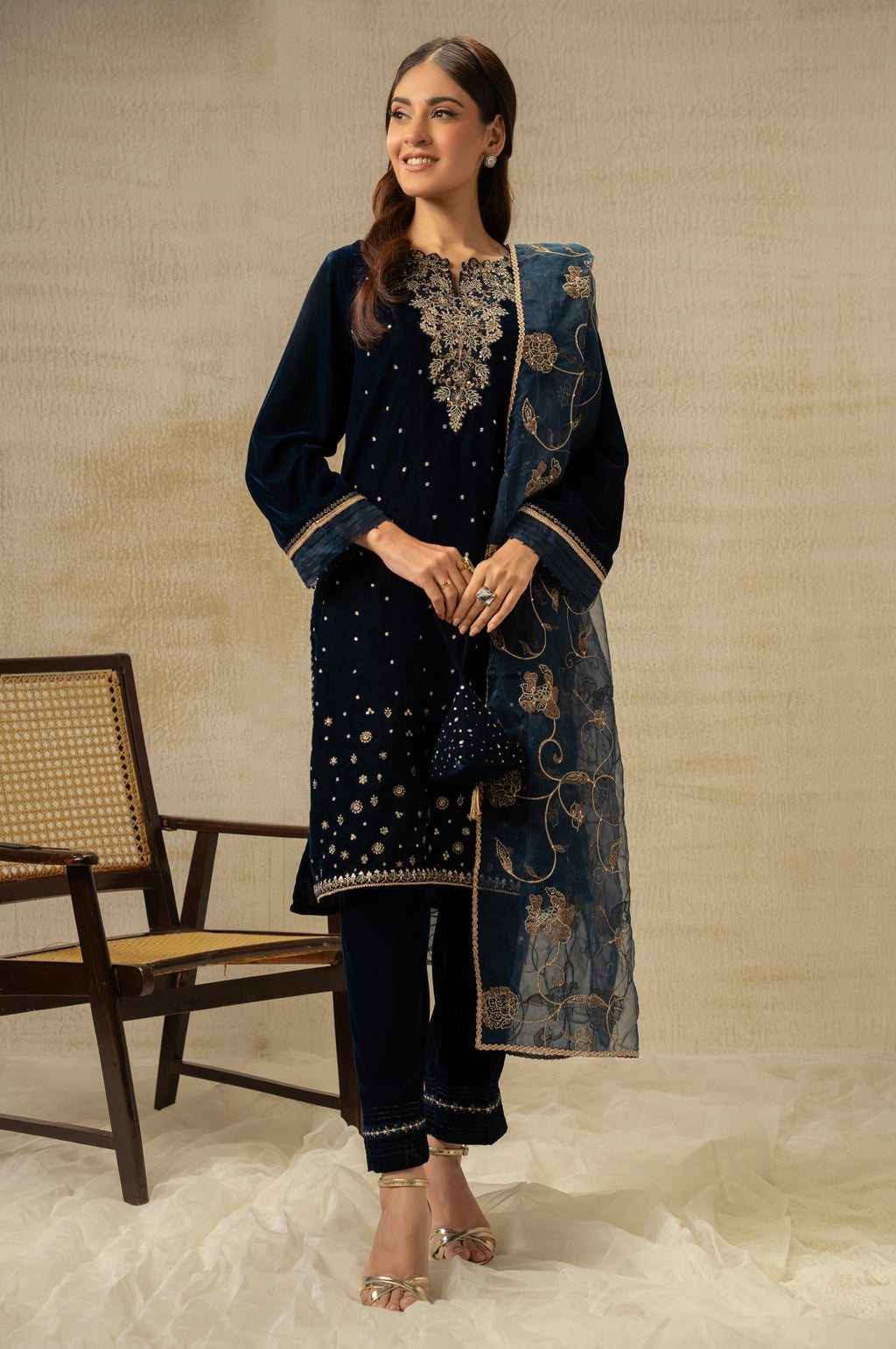 UNSTITCHED EMBROIDERED SUIT
