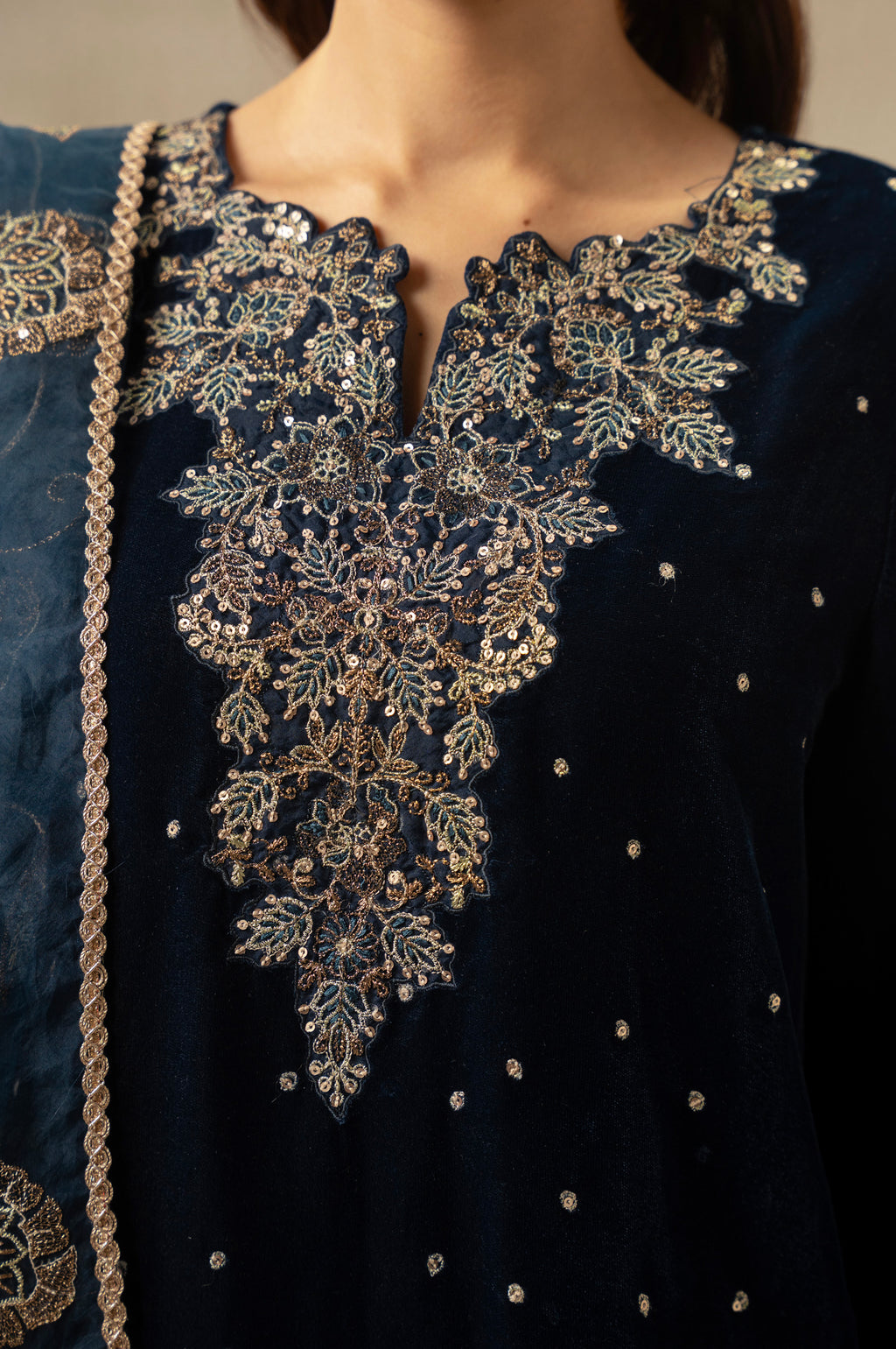 UNSTITCHED EMBROIDERED SUIT