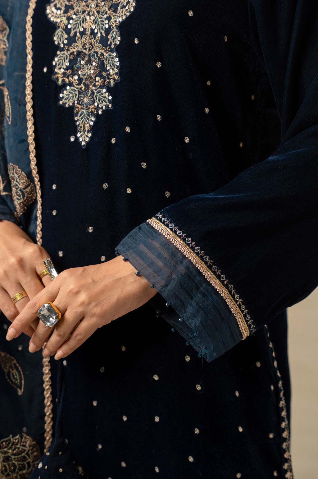 UNSTITCHED EMBROIDERED SUIT