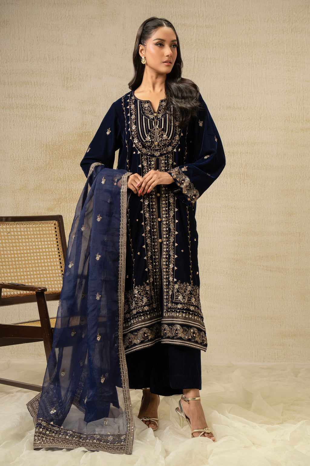 UNSTITCHED EMBROIDERED VELVET SUIT