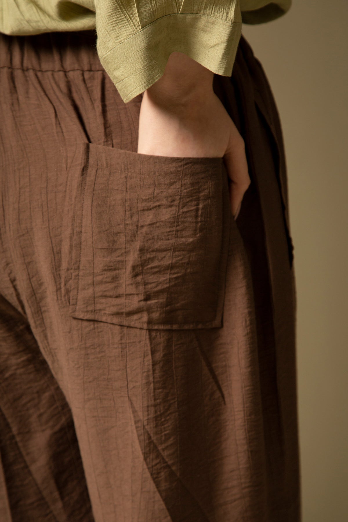 LOOSE FIT PINTUCK PANT