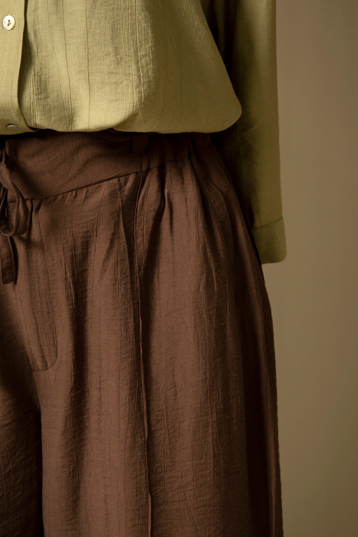 LOOSE FIT PINTUCK PANT