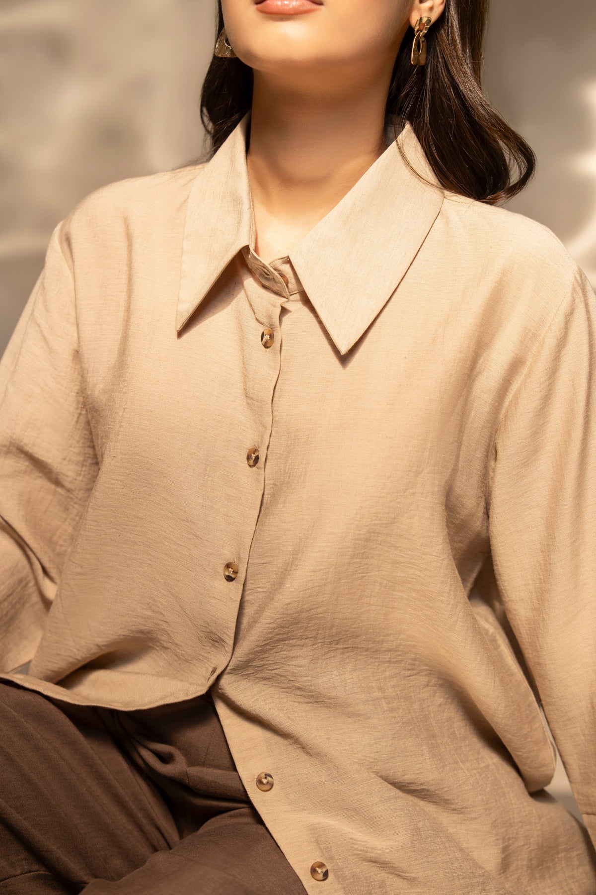 REGULAR FIT WING COLLAR TOP