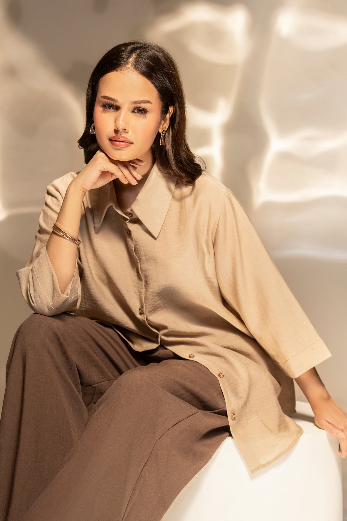 REGULAR FIT WING COLLAR TOP