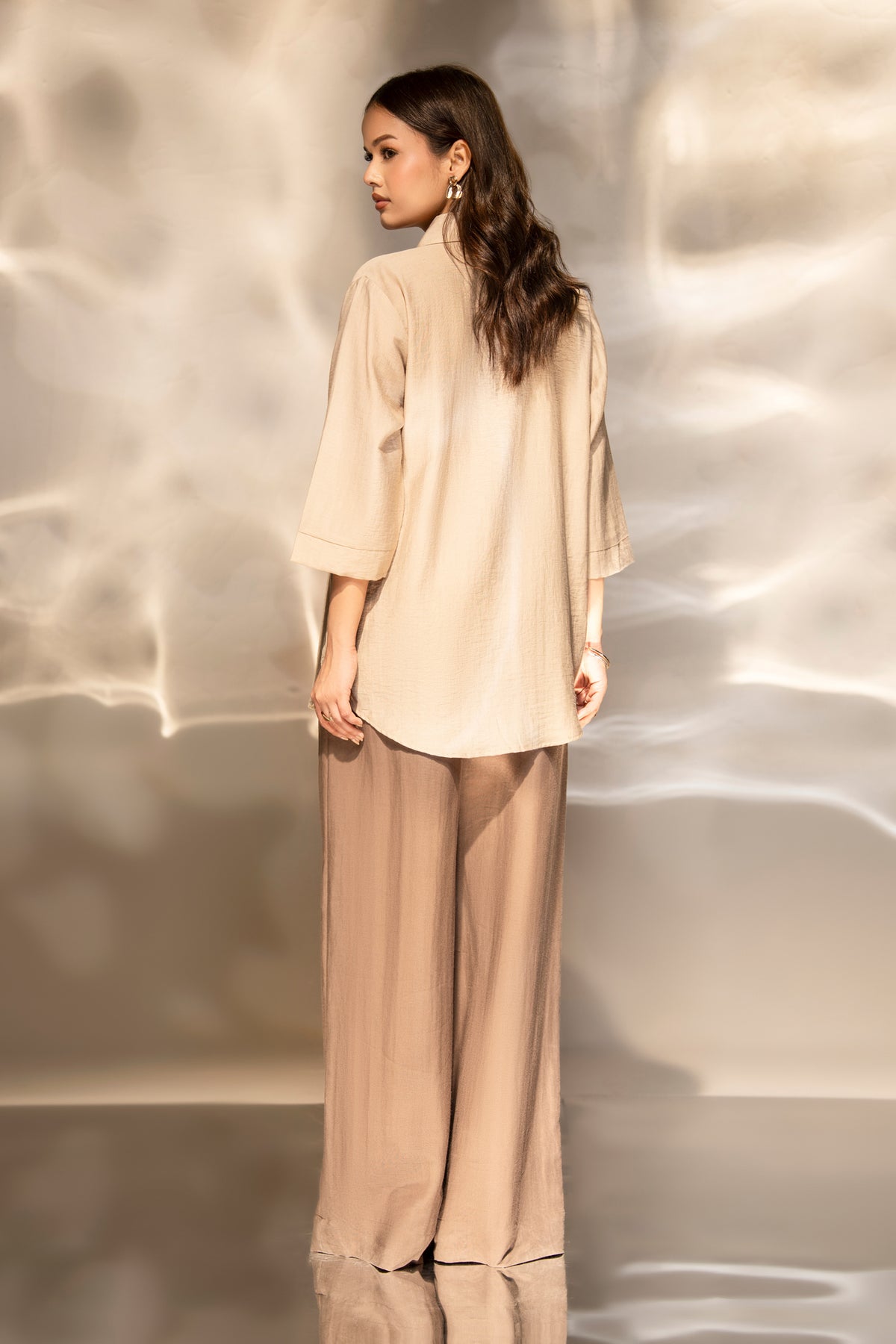 REGULAR FIT WING COLLAR TOP