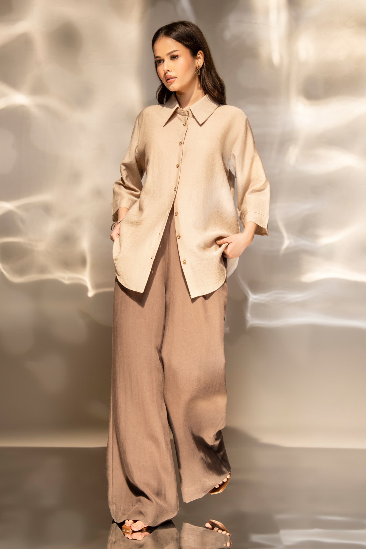 REGULAR FIT WING COLLAR TOP