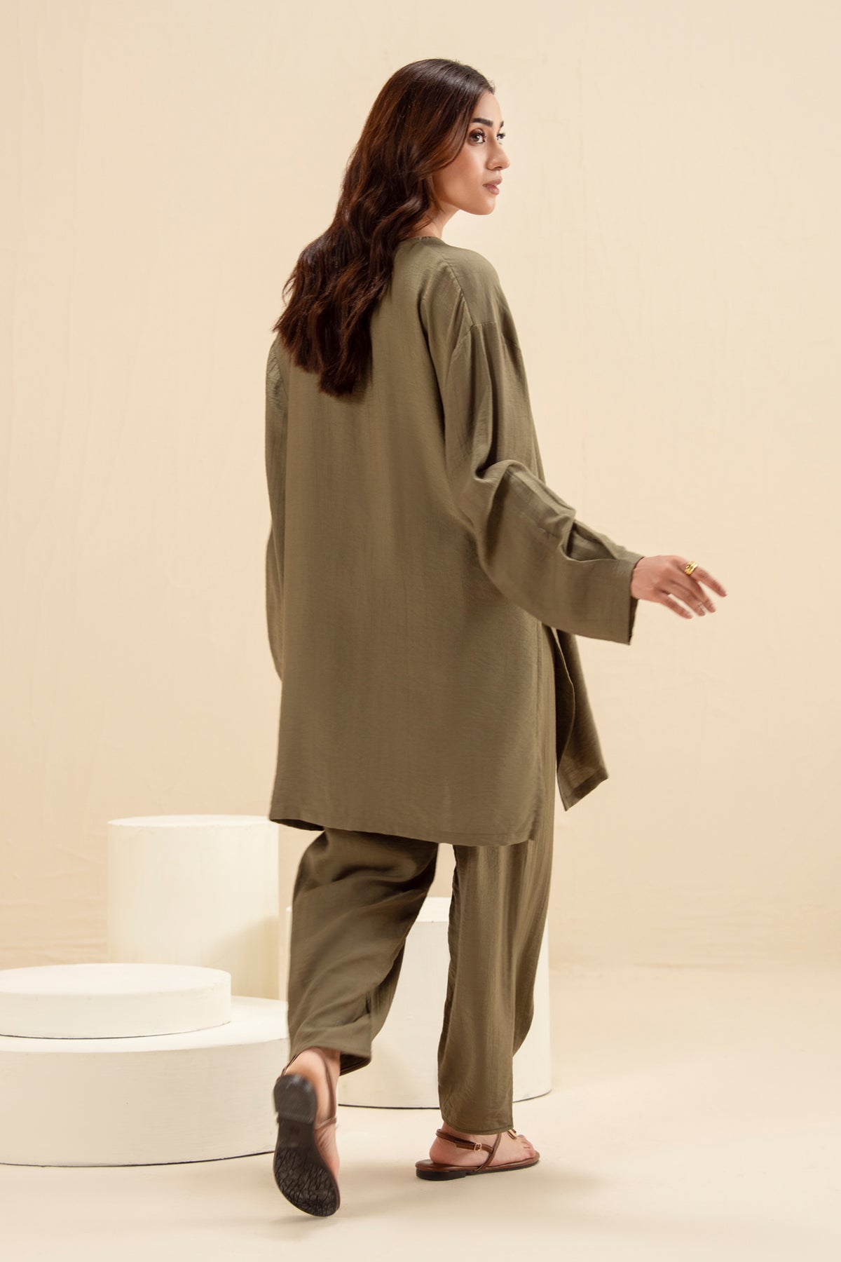 LOOSE FIT V-NECK TOP