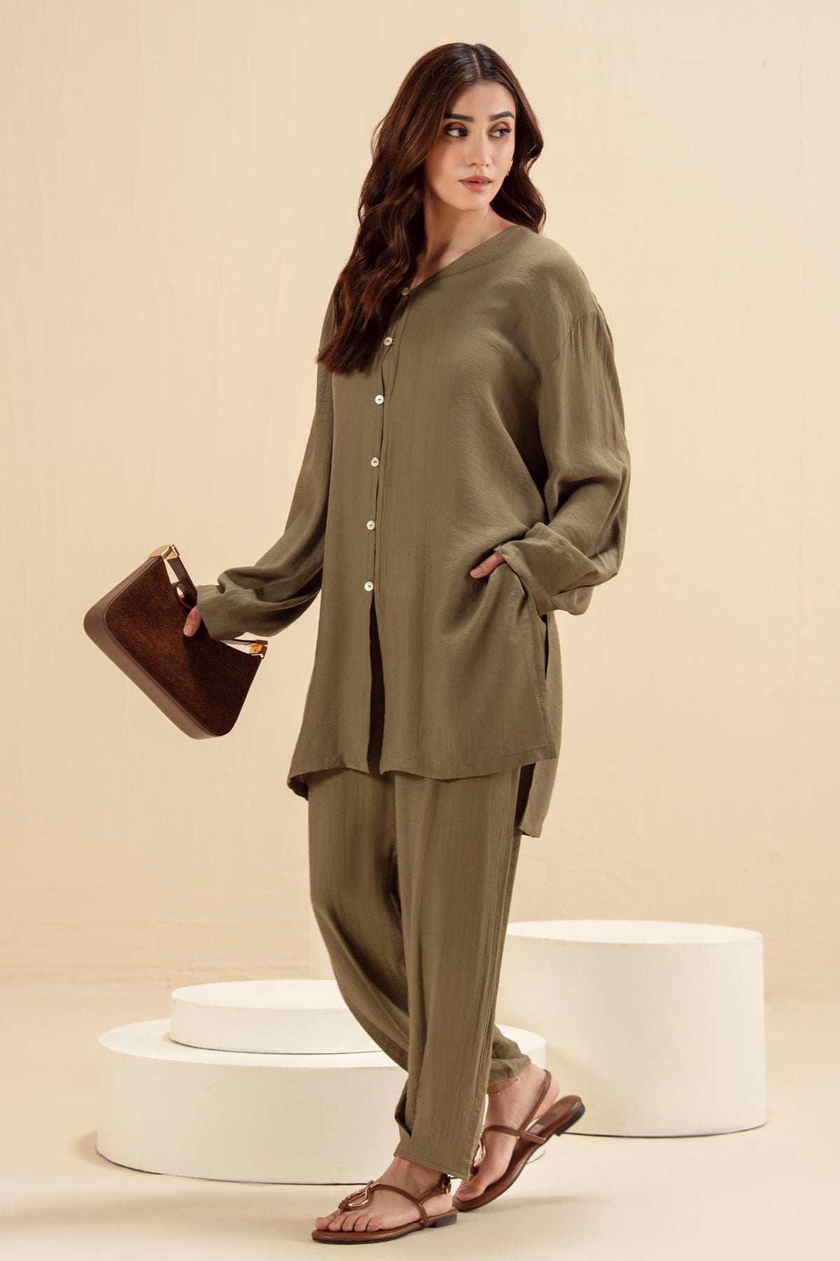 LOOSE FIT V-NECK TOP