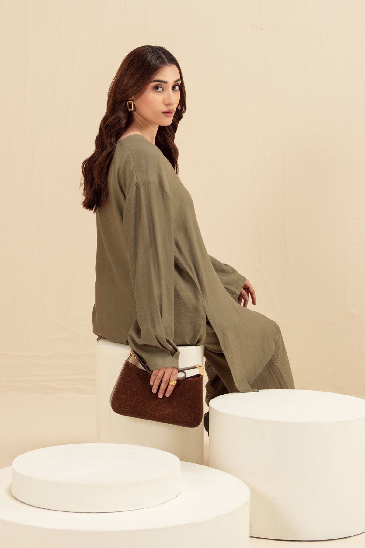 LOOSE FIT V-NECK TOP