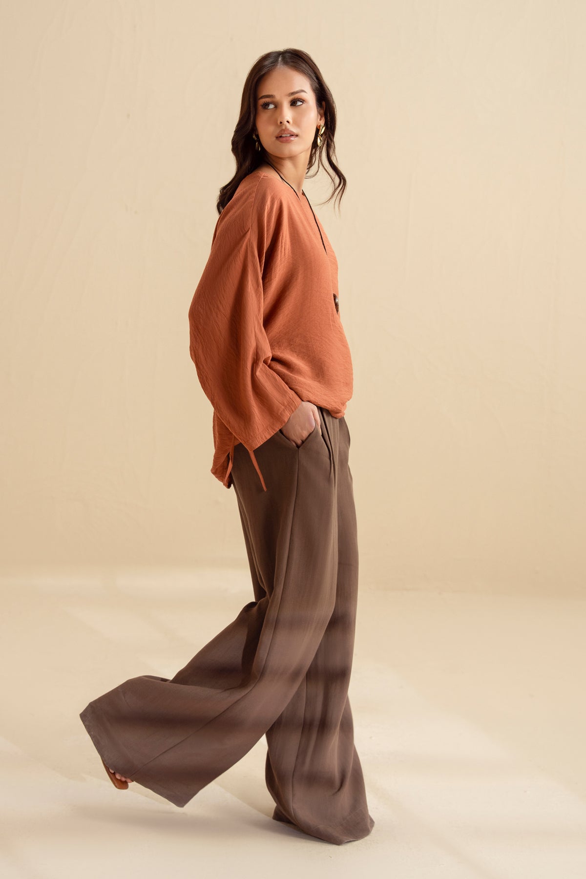 LOOSE FIT BOAT NECK TOP