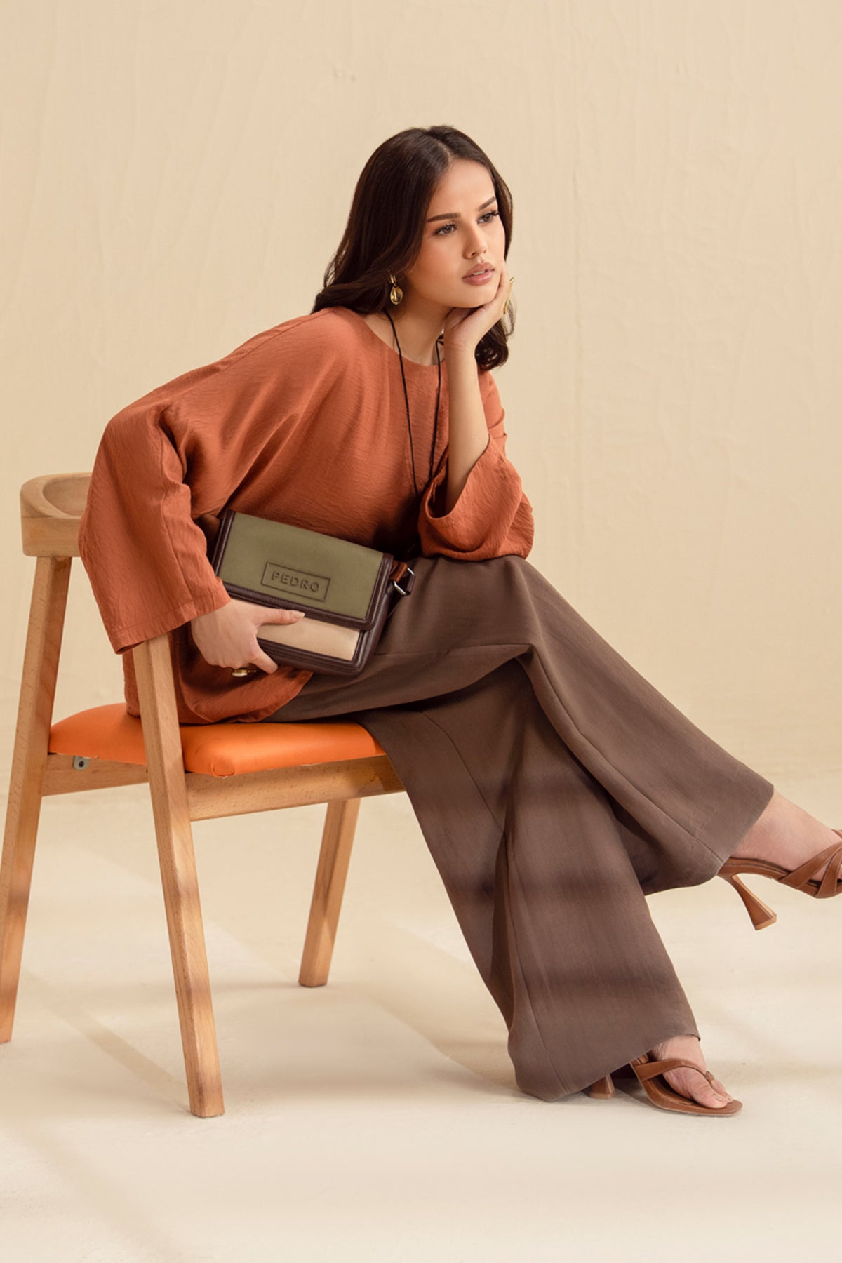 LOOSE FIT BOAT NECK TOP