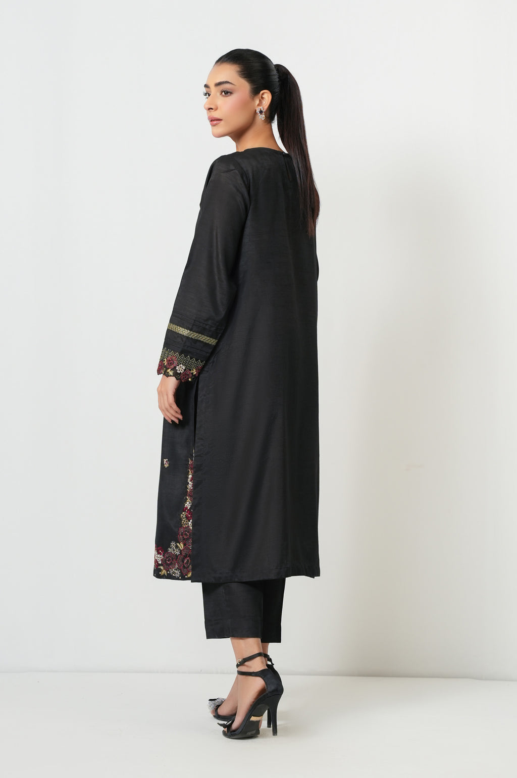 EMBROIDERED SUIT