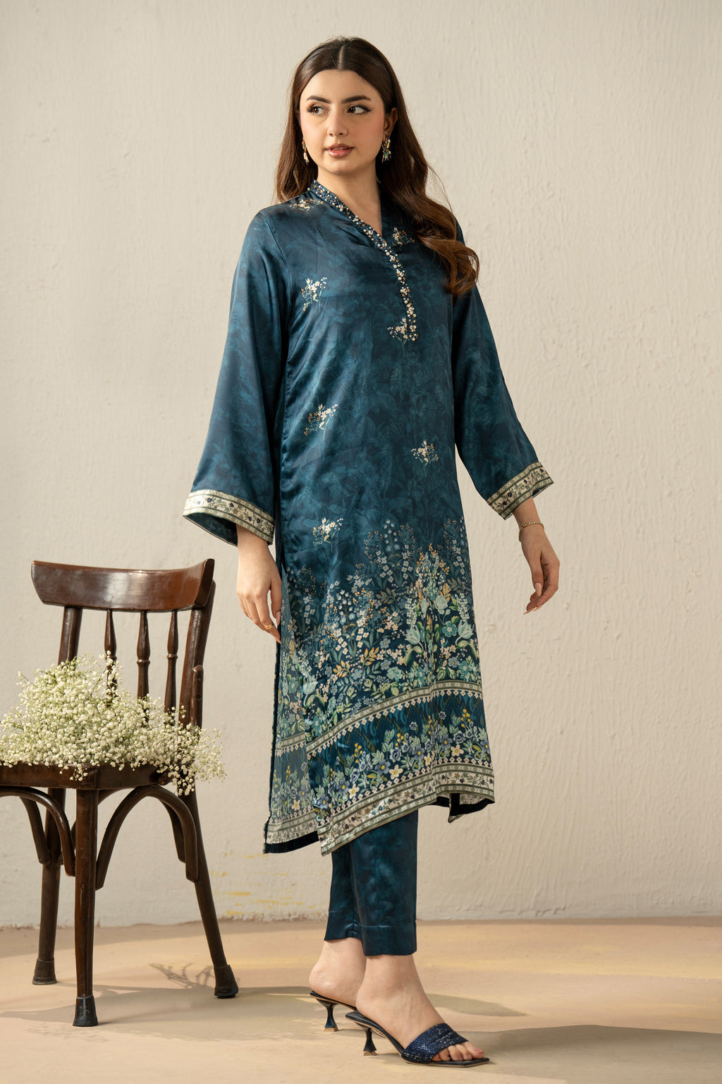 EMBELLISHED SILK STITCHED 2 PIECE SUIT