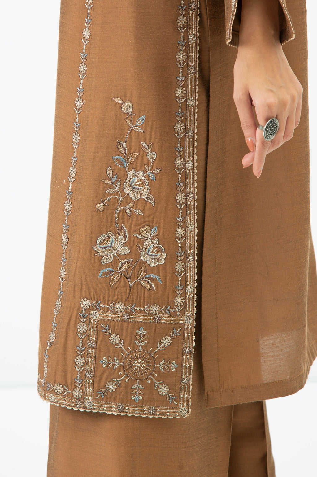EMBROIDERED SUIT