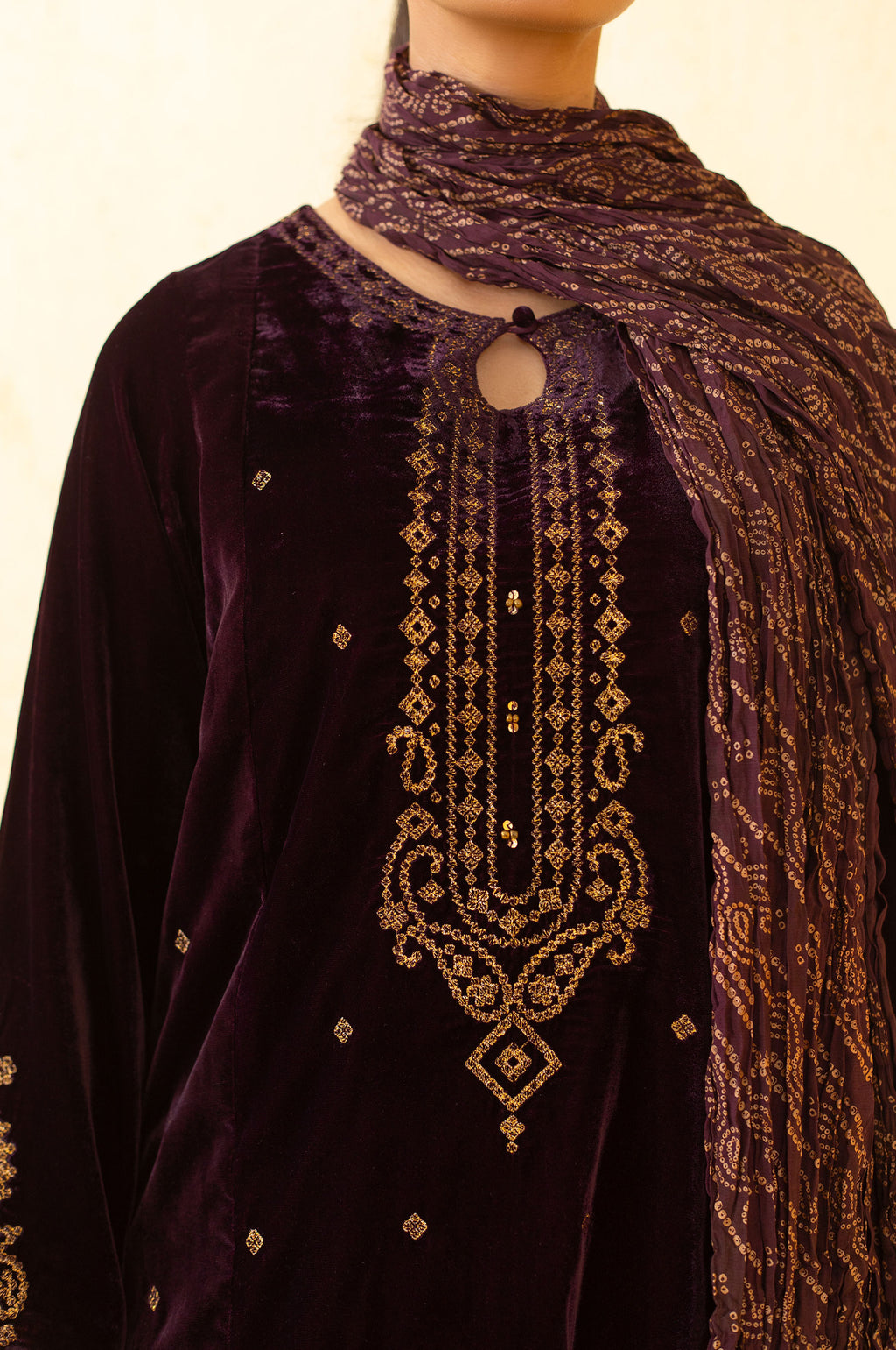 EMBROIDERED VELVET STITCHED DUPATTA (FACTORY E-OUTLET)