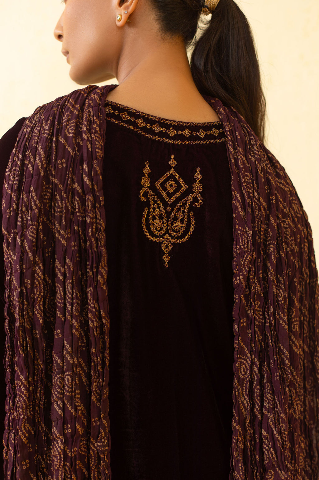 EMBROIDERED VELVET STITCHED DUPATTA (FACTORY E-OUTLET)