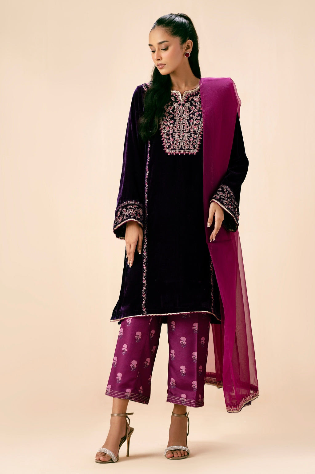 EMBROIDERED SUIT