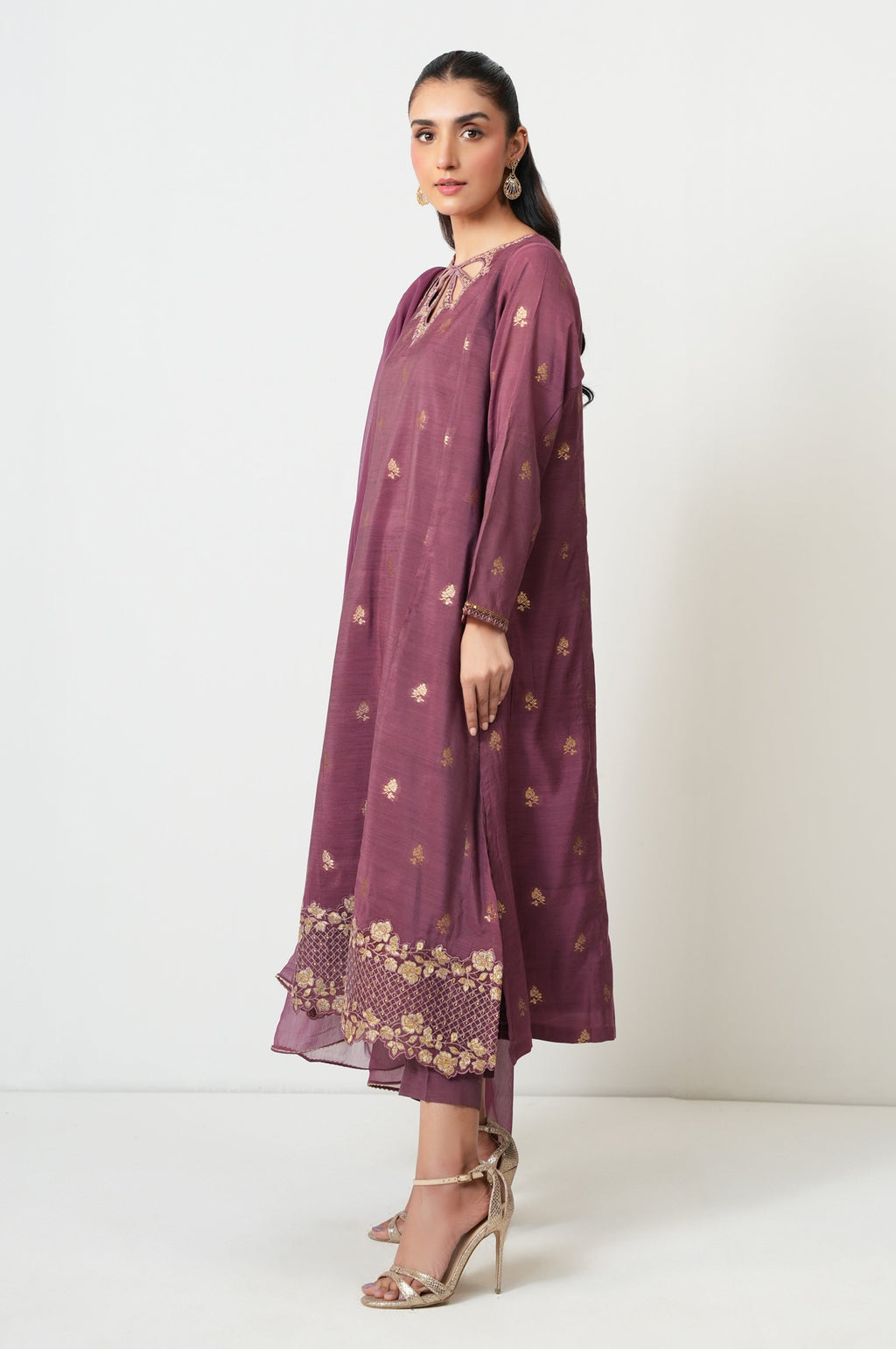 STITCHED EMBROIDERED SUIT (FACTORY E-OUTLET)