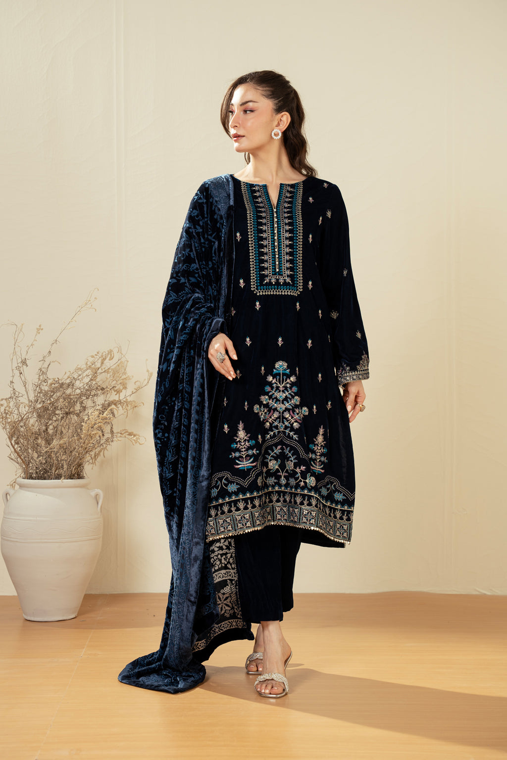 EMBROIDERED VELVET SUIT