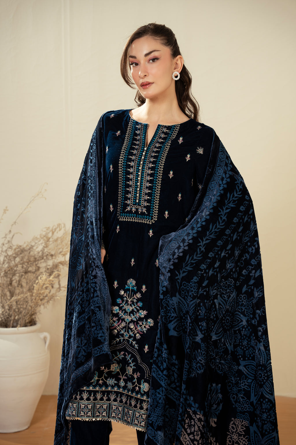 EMBROIDERED VELVET SUIT