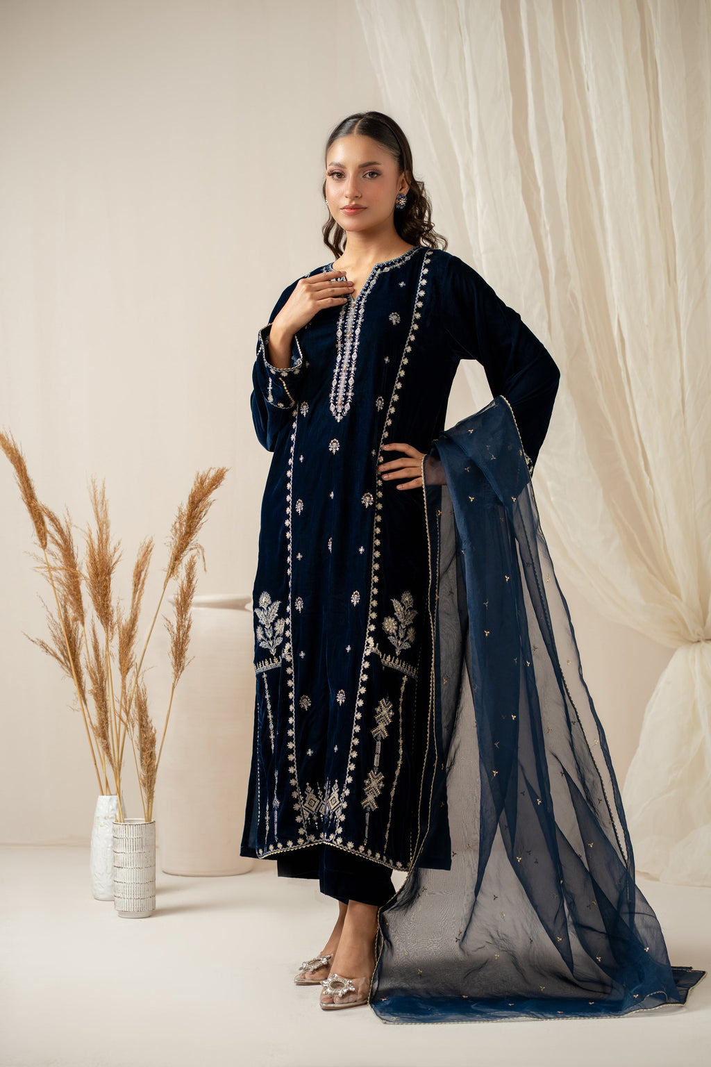 EMBROIDERED VELVET SUIT (FACTORY E-OUTLET)