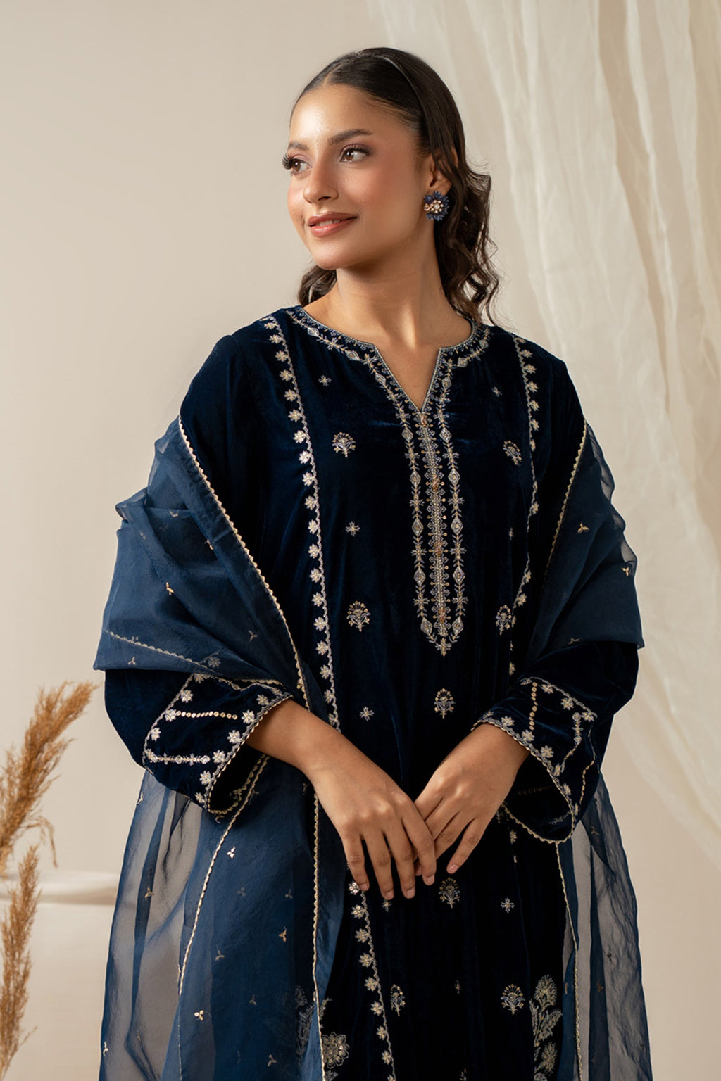 EMBROIDERED VELVET SUIT (FACTORY E-OUTLET)