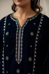 EMBROIDERED VELVET SUIT (FACTORY E-OUTLET)
