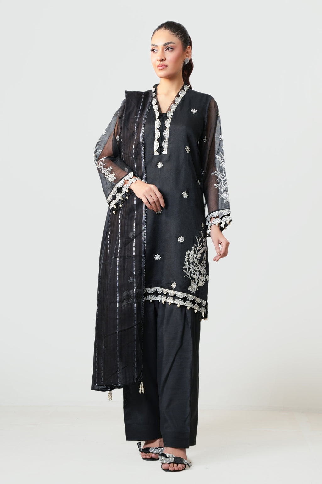 UNSTITCHED EMBROIDERED SUIT