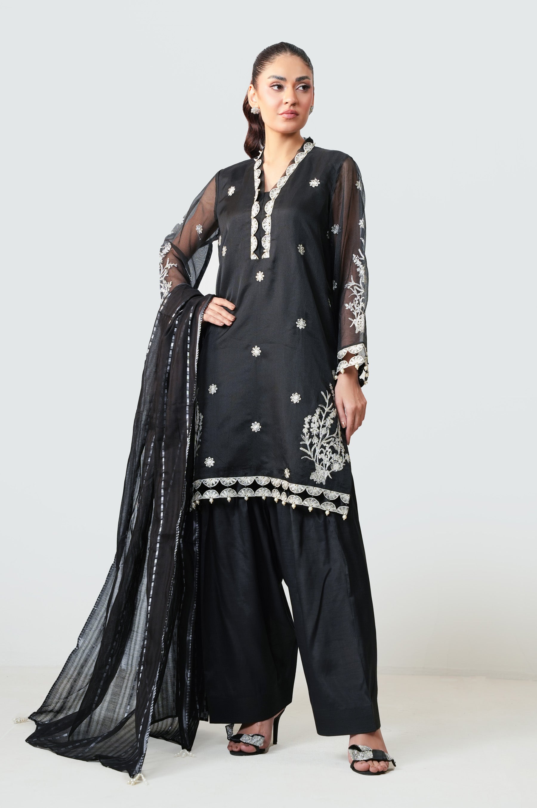 UNSTITCHED 3 PIECE EMBROIDERED SUIT