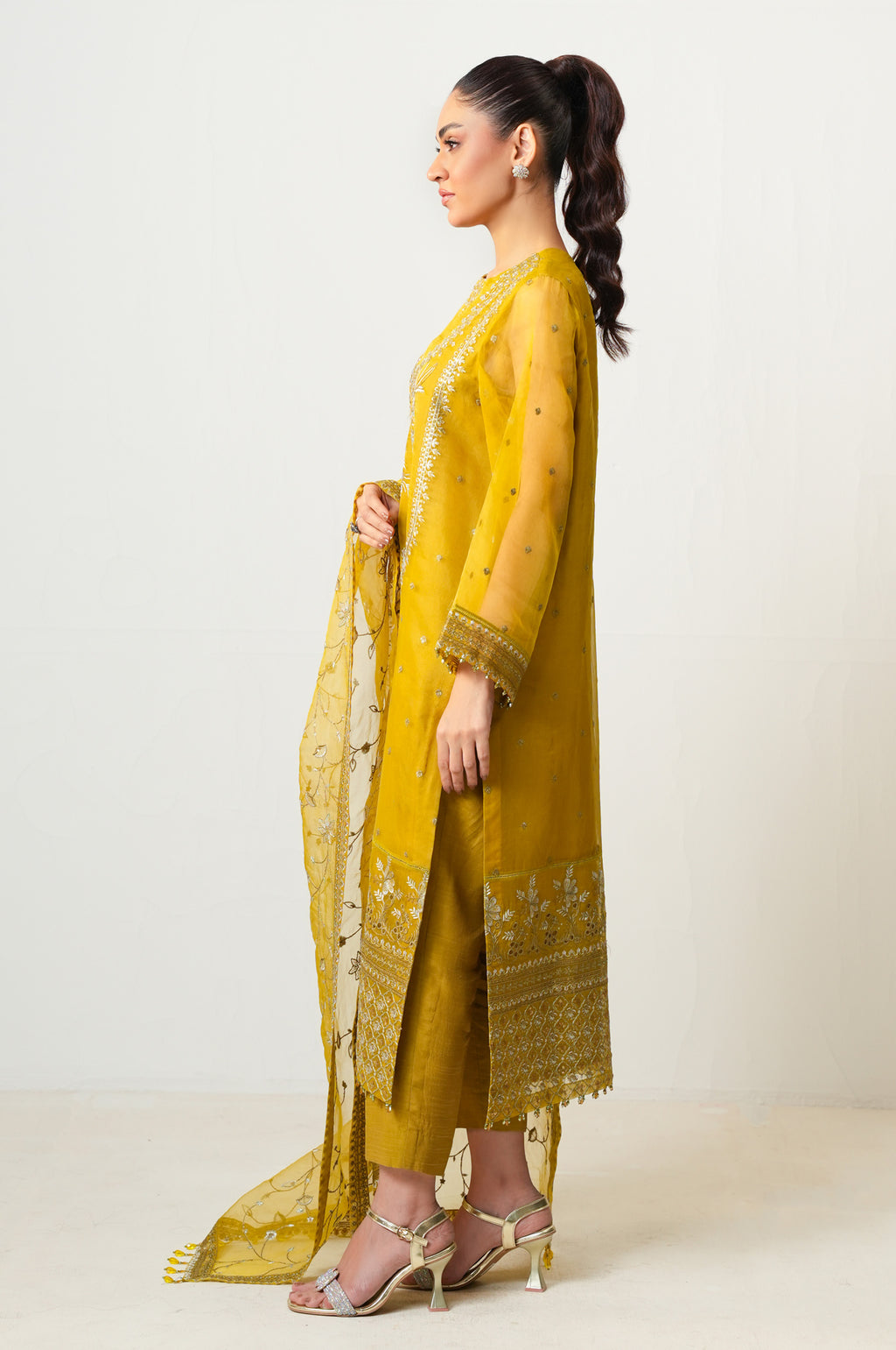 UNSTITCHED EMBROIDERED SUIT