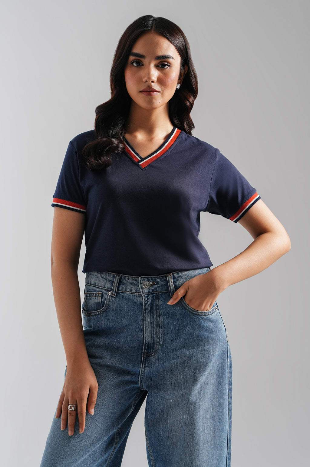 V-NECK TEE