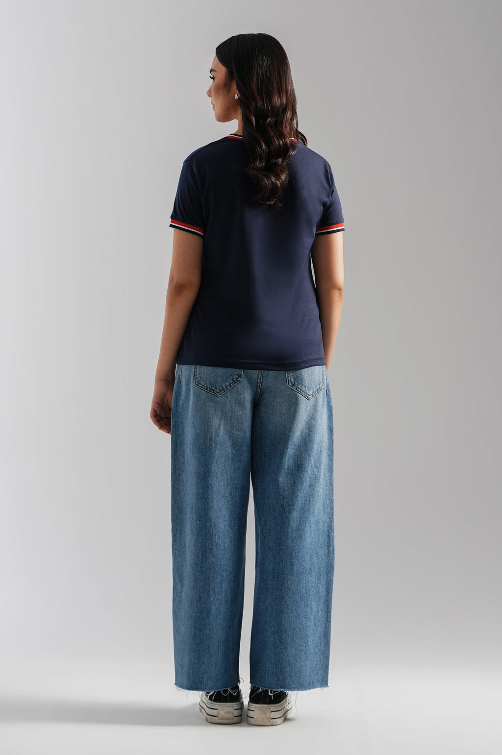 V-NECK TEE