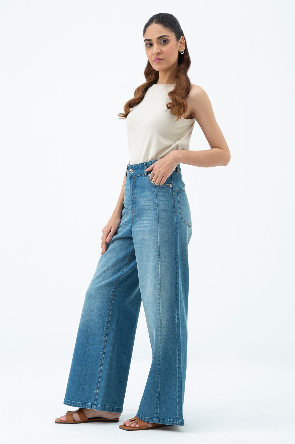 Stylized Wide Leg Jeans