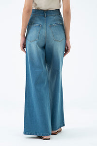 Stylized Wide Leg Jeans