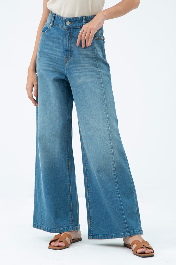 Stylized Wide Leg Jeans