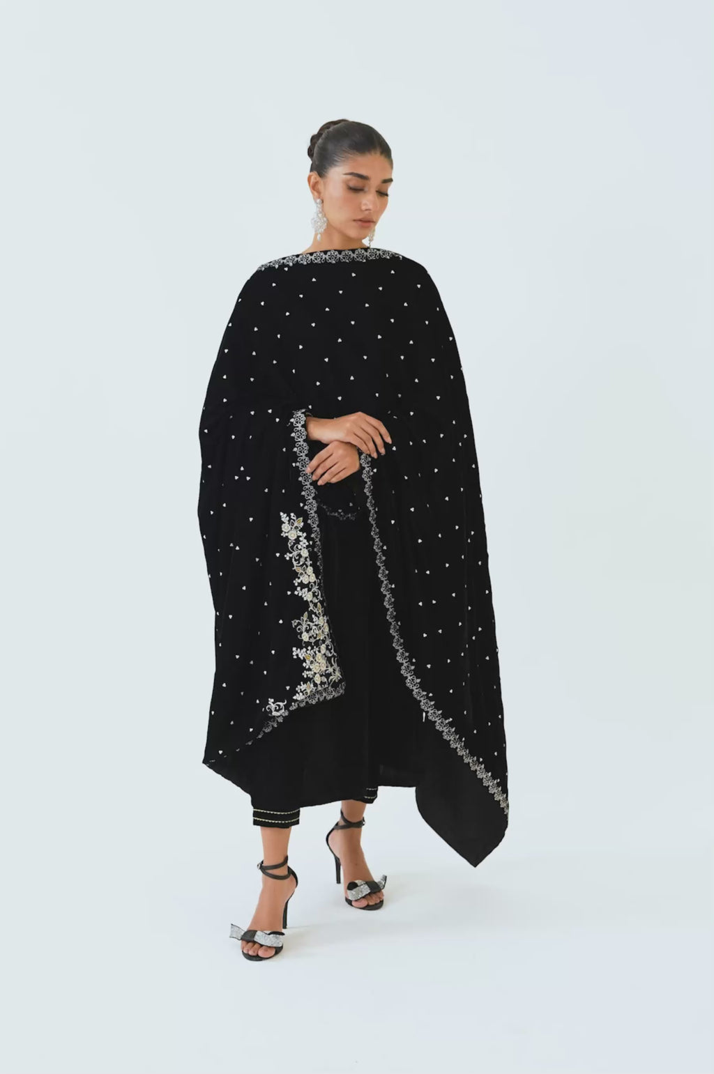 Embroidered Velvet Shawl - Sparkling Black