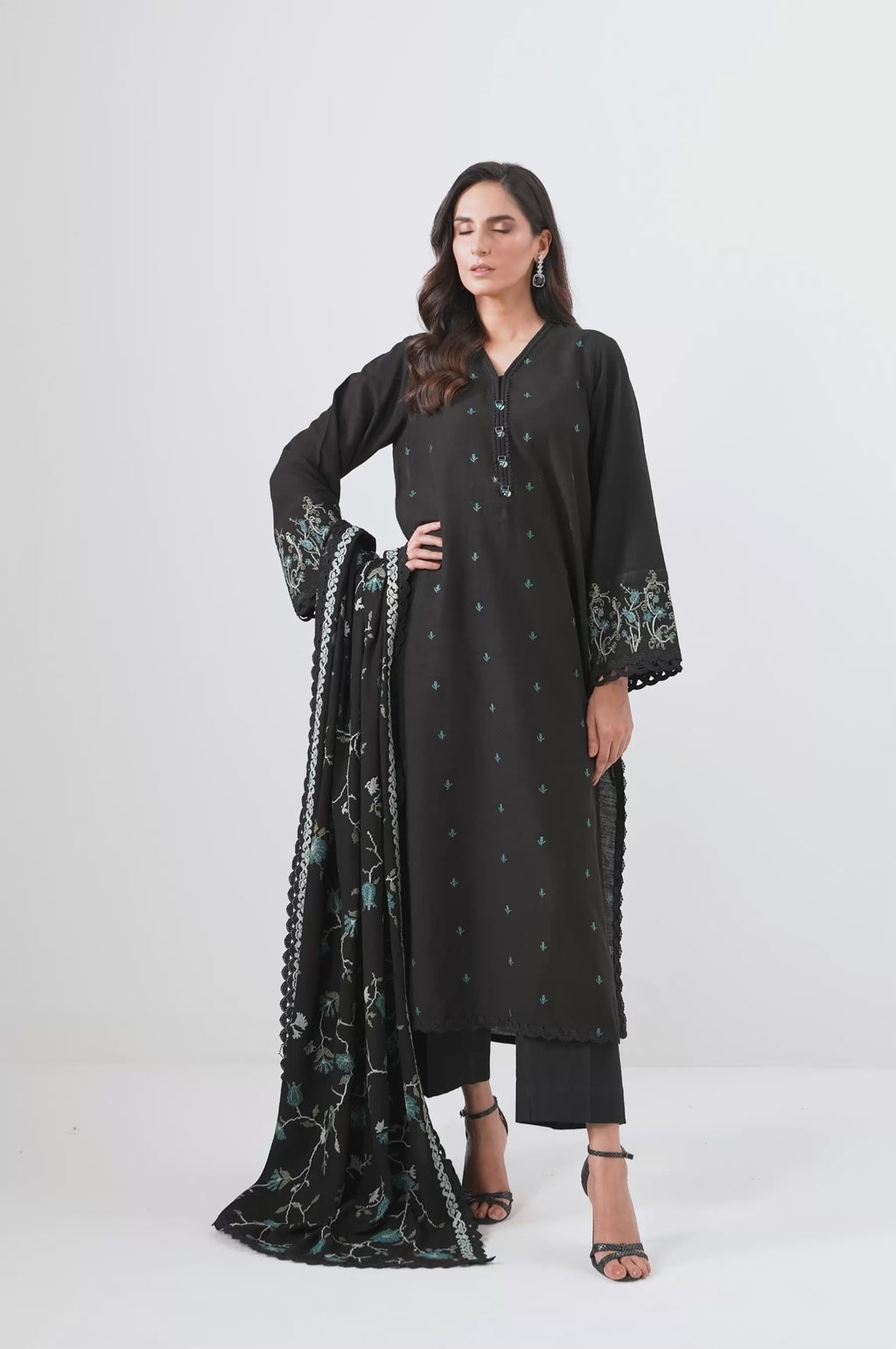 Unstitched 3 Piece Embroidered Khaddar Suit