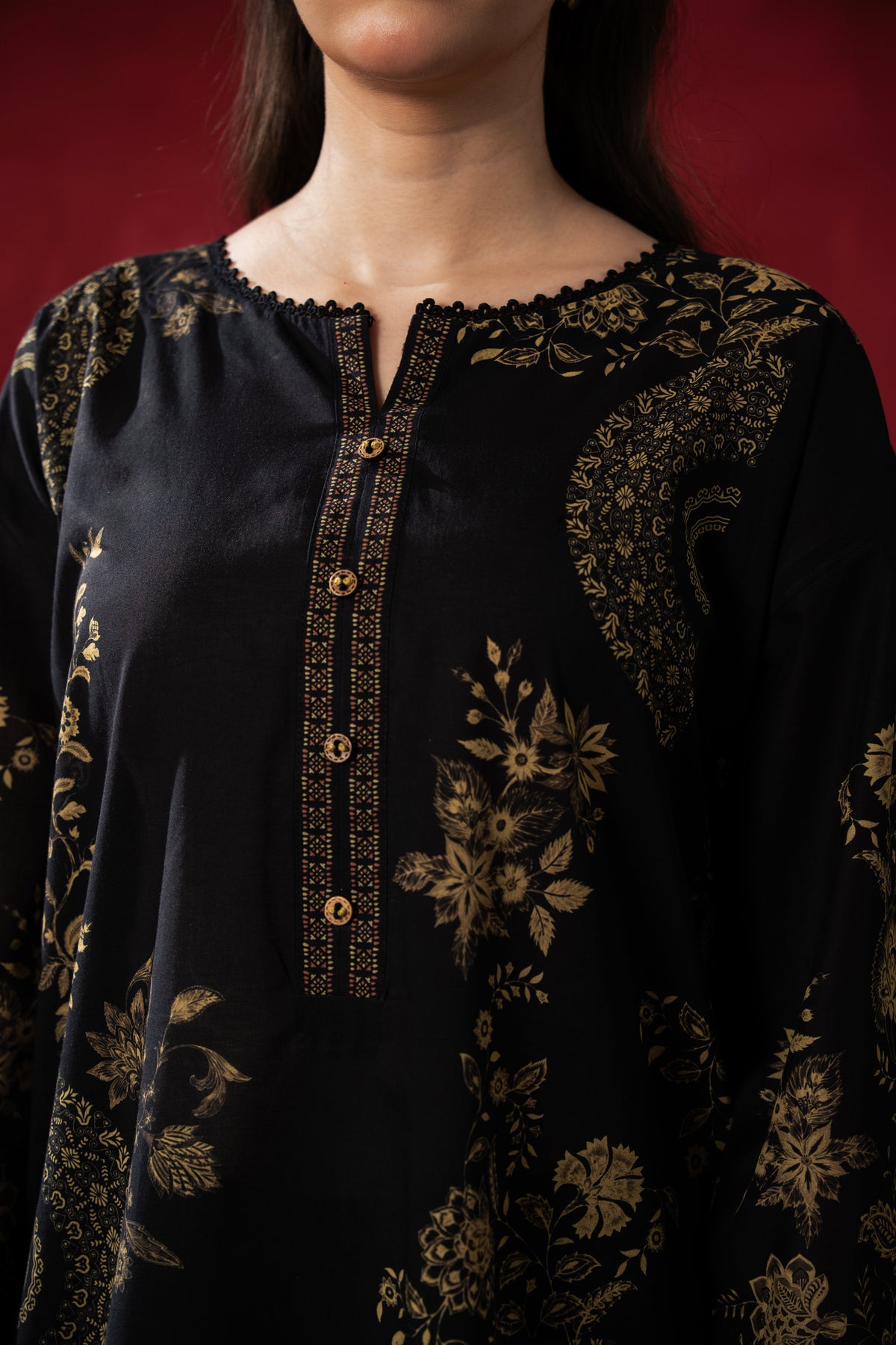Timeless jet black printed lawn 3-piece unstitched traditional suit presenting sharp minimalist floral motifs