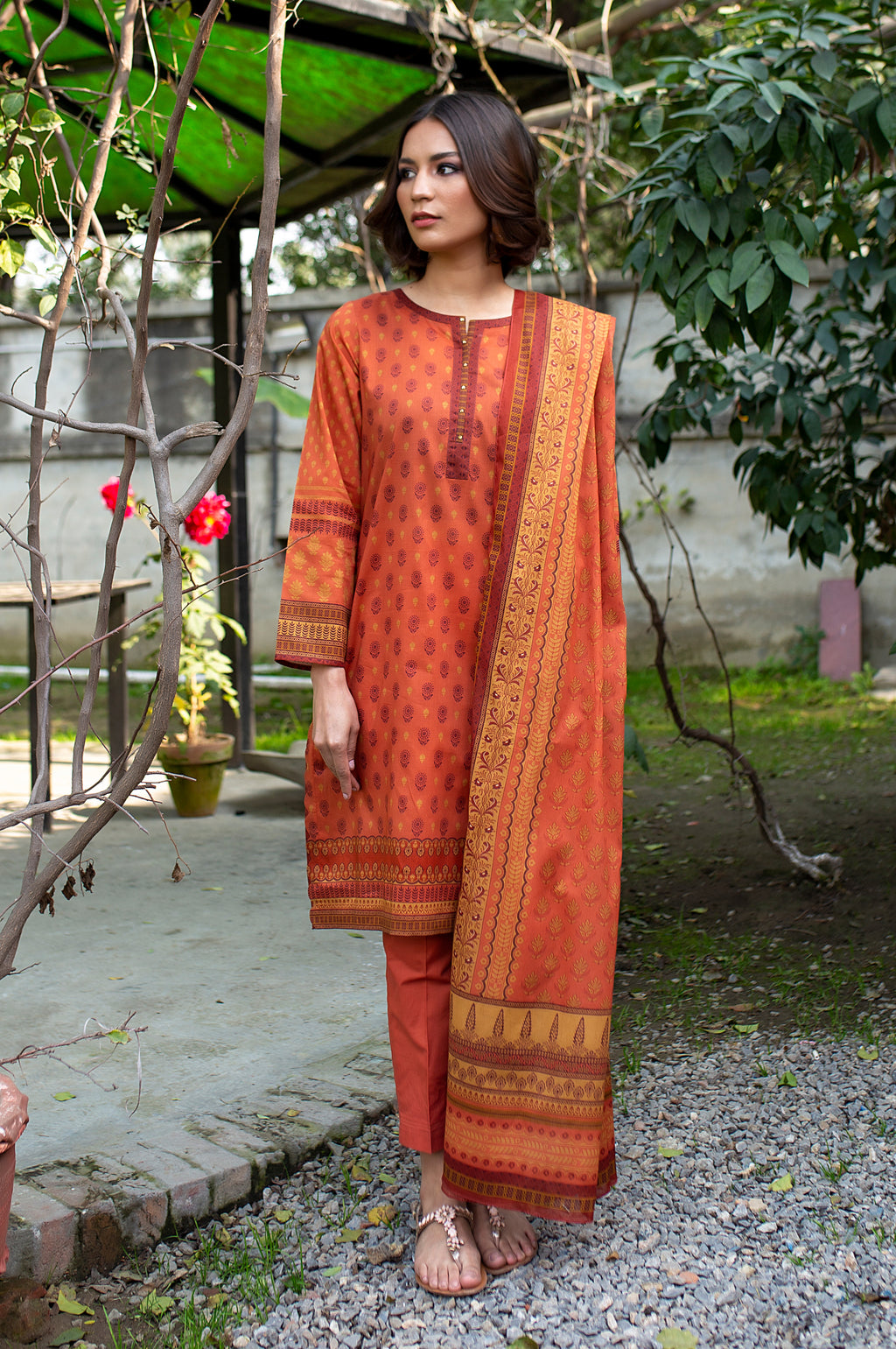 Unstitched 3 Piece Printed Doria Lawn suit with Voile Slub Dupatta