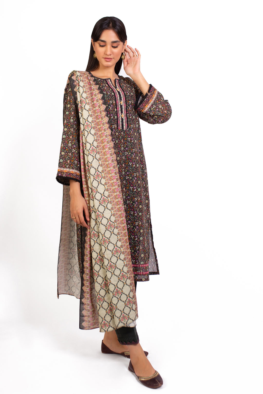 Stitched 3 Piece Printed Khaddar Suit