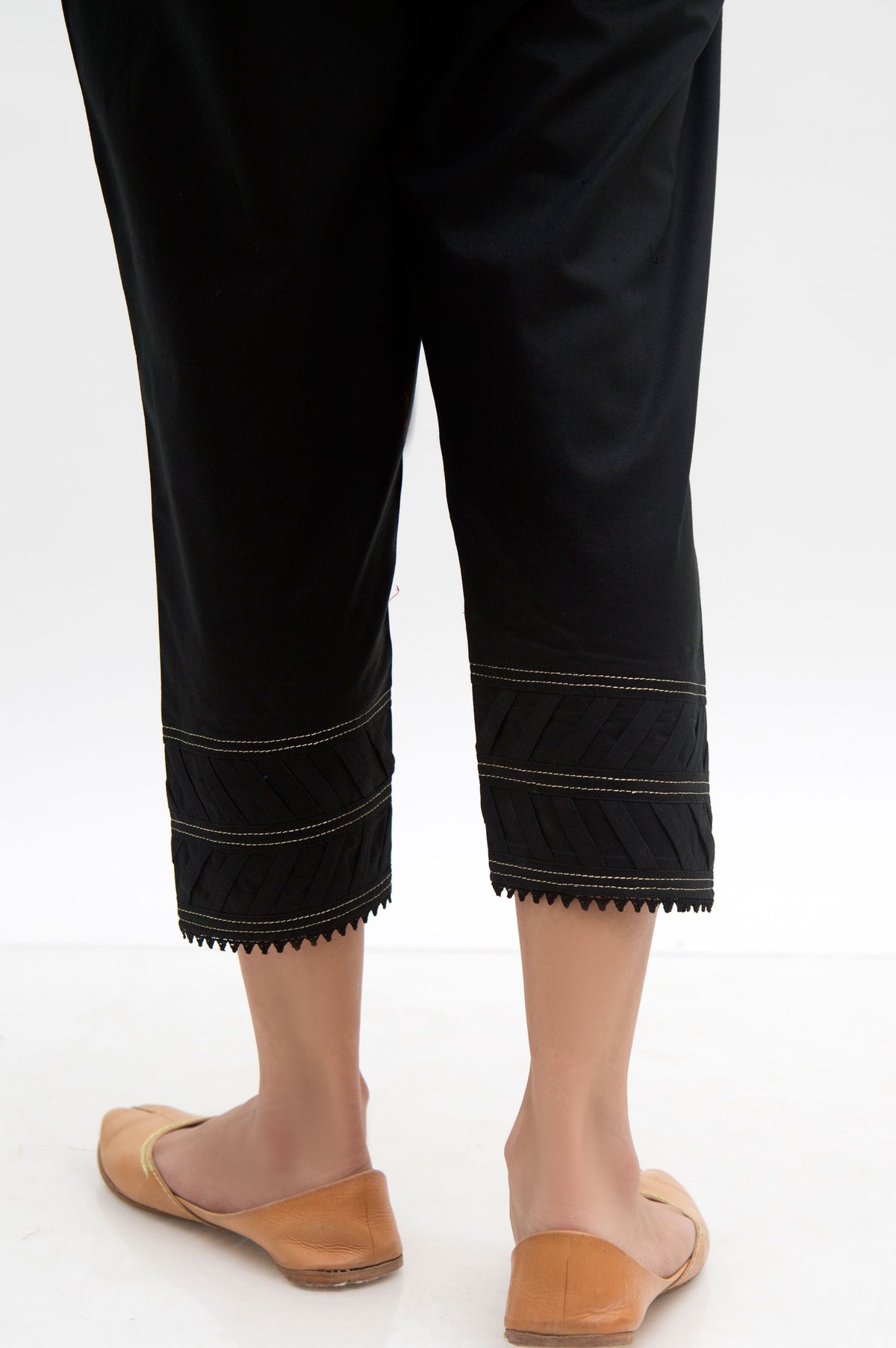 Cambric Capri Pants - Black