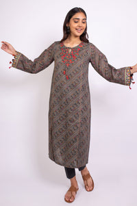 Unstitched 1 Piece Embroidered Khaddar Shirt