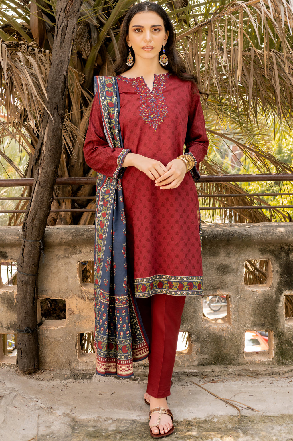 Unstitched 3 Piece Embroidered Khaddar Suit