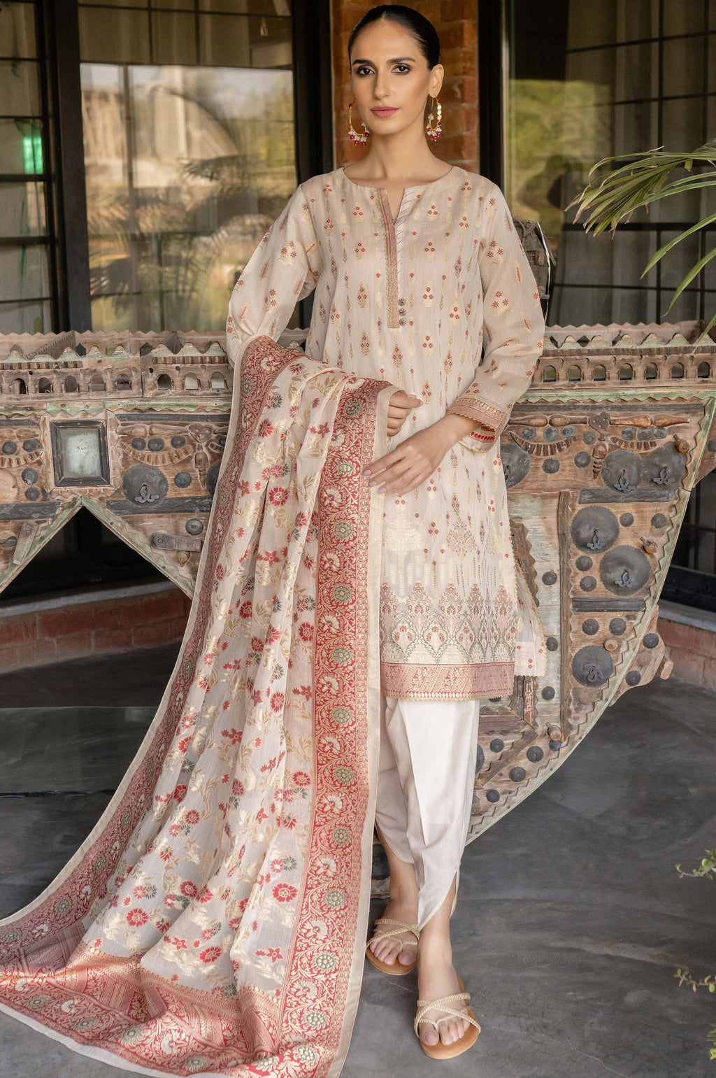 Unstitched 3 Piece Yarn Dyed Jacquard Suit with Yarn Dyed Jacquard Dupatta